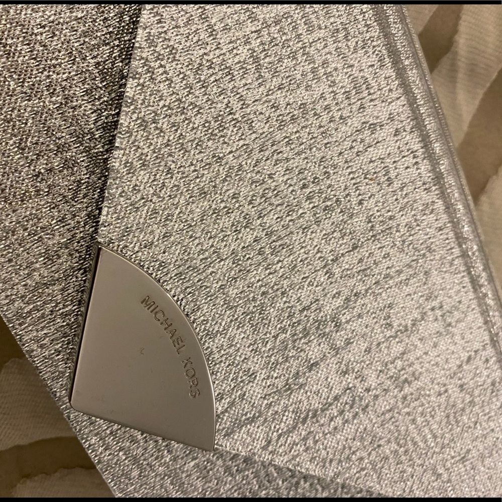 *HP* NEW MICHAEL KORS BARBARA SILVER CROSSBODY BAG - Picture 4 of 7